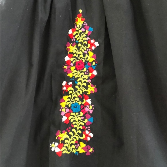 El Interior Hand-Embroidered Blouse - Picture 2 of 8